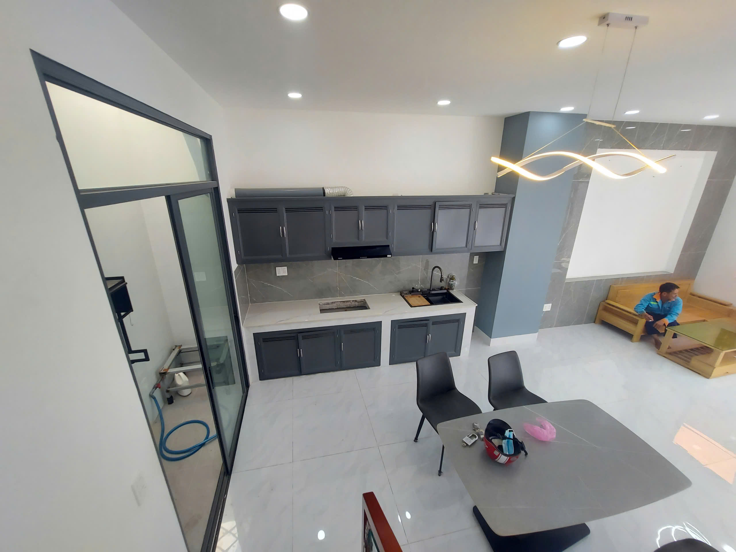 cho-thue-nha-hoang-huu-nam-quan-9 (7) CHO THUÊ NHÀ ĐẸP - HẺM XE HƠI – 62M² – 3 TẦNG – HOÀNG HỮU NAM, QUẬN 9